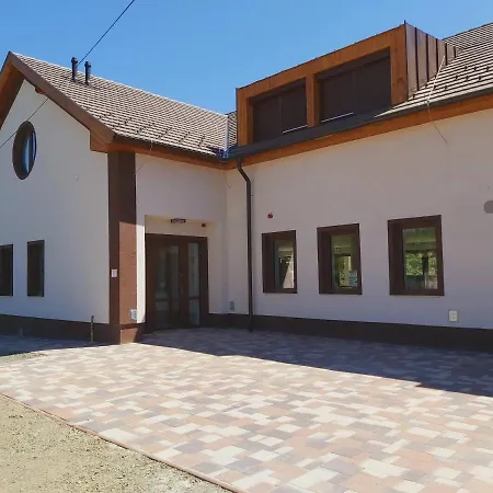 Kalman Kertje Panzio Es Rendezvenyhaz Bed & Breakfast