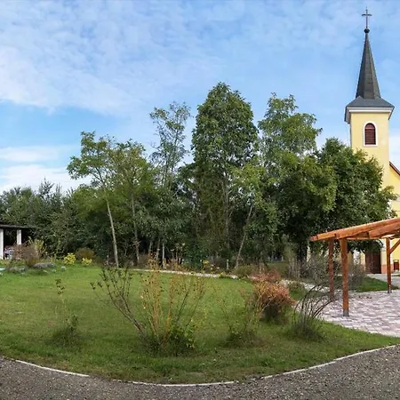 Kalman Kertje Panzio Es Rendezvenyhaz Bed & Breakfast Horpacs
